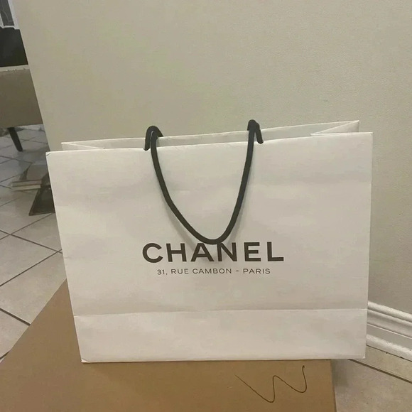CHANEL paper  Bag - Picture 5 of 5